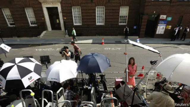 Medios en el hospital St Mary