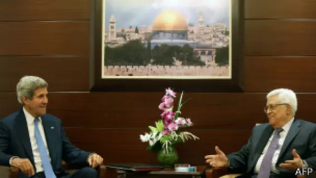 يبذل كيري جهودا مكثفة لاستئناف مباحثات السلام الفلسطينية الإسرائيلية.