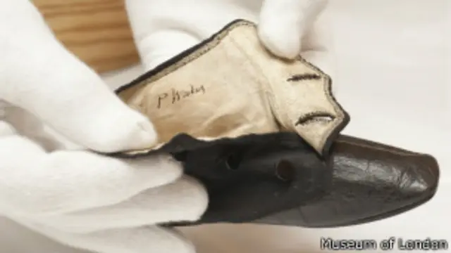 детский ботинок