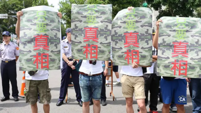 只要真相标语牌