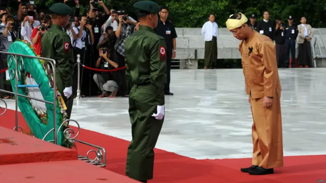 ဒုသမ္မတ စိုင်းမောက်ခမ်းဟာ နိုင်ငံတော် အခမ်းအနားအဖြစ် တက်ရောက် အလေးပြုခဲ့တာပါ။