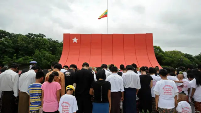 နိုင်ငံ တဝန်းမှာလည်း အာဇာနည်နေ့ အခမ်း အနားတွေကို ကျင်းပခဲ့ပါတယ်။