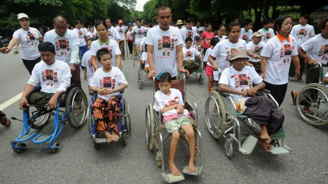 မသန်စွမ်းသူတွေလည်း တက်ရောက်ခဲ့ကြ။