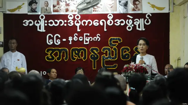 အမျိုးသား ဒီမိုကရေစီ အဖွဲ့ချုပ် NLD ရုံးချုပ်မှာလည်း အခမ်းအနား ကျင်းပ။