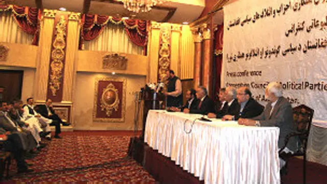 شماری از احزاب و ائتلاف‌های سیاسی در گردهمایی در کابل حکومت افغانستان را متهم به تلاش برای "ابطال انتخابات" ریاست جمهوری افغانستان کرده‌اند.