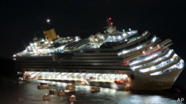 Круизный лайнер "Коста Конкордия" в ночь крушения