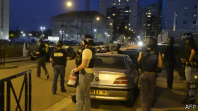 انتشرت الاضطرابات للضواحي المجاورة 