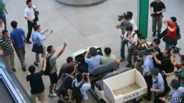 الشرطة الصينية تقود المفجر في مطار بكين