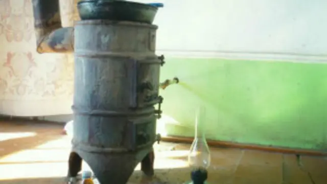 Четга газ ва электр сотадиган Ўзбекистоннинг ўз халқи ўтин ё тезак ёқиб қишдан чиқмоқда