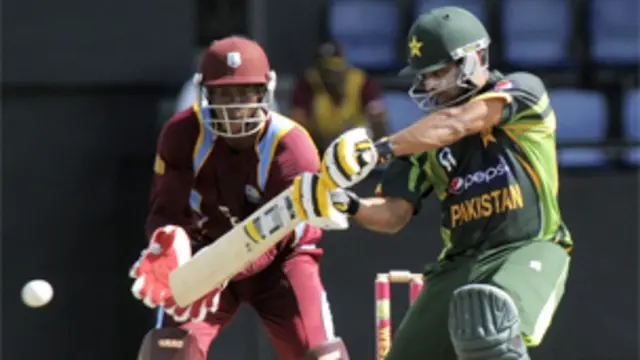 محمد حفیظ نے 5 چوکوں اور 2 چھکوں کی مدد سے 59 رنز بنائے