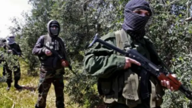 حزب اللہ ایک طاقتور سیاسی تنظیم ہے جو اپنے اتحادیوں کے ہمراہ، لبنان کی گذشتہ کابینہ کا اہم حصہ تھی