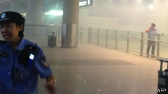 北京机场爆炸后警方维持秩序
