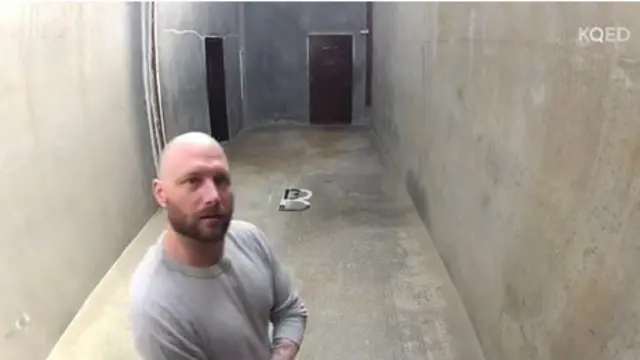 Los 90 min de un prisionero aislado