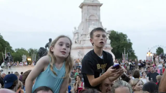 Menunggu kelahiran bayi kerajaan