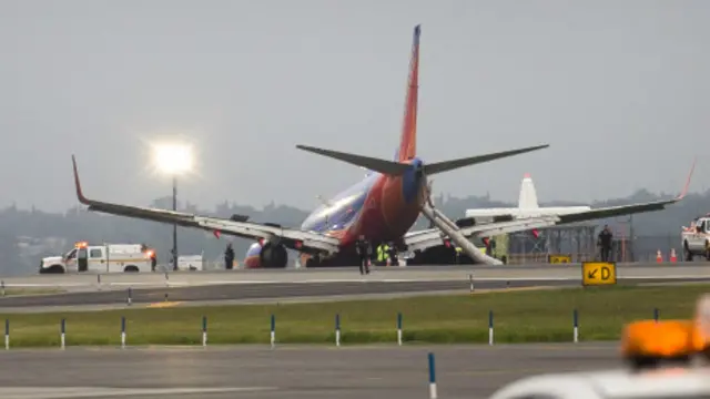 هواپیما از باند خارج شد و در چمن متوقف شد