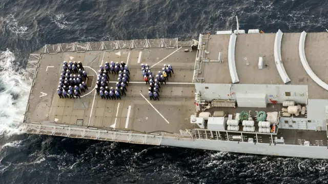 Екіпаж британського корабля HMS Lancaster, який перебуває у Карибському басейні, також відзначив народження принца. 