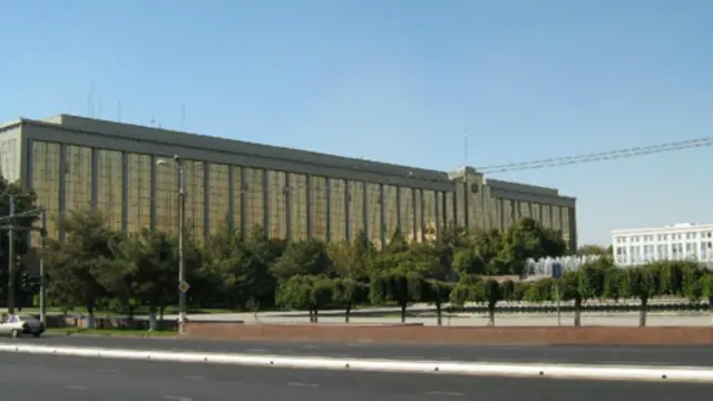 "Президент ва ҳукумат ўрнини мухолифатга бўшатиб берадими?"