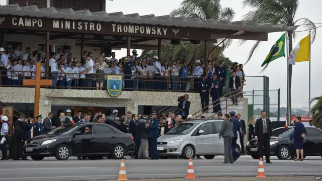 Viaje del Papa por las calles de Río
