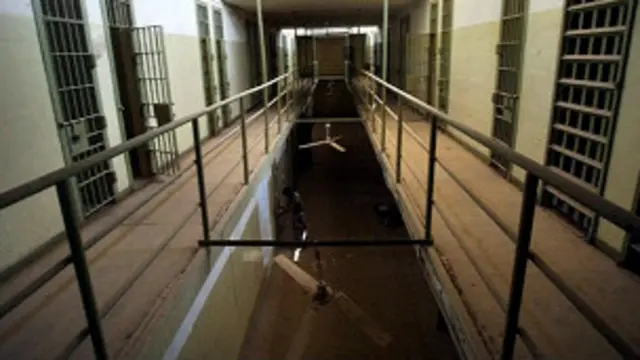 سجن أبو غريب 