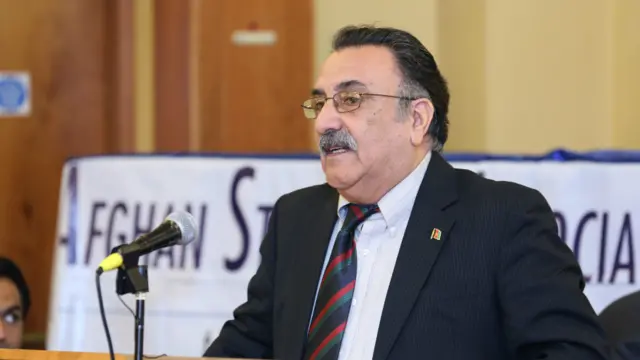 لندن میں افغانستان کے سفارتکار نے ملالہ سے کہا کہ وہ ان ہزاروں افغان اور پاکستانی لڑکیوں کے لیے ایک مثال ہیں ماضی میں جن کی آواز نہیں سنی جا سکی۔