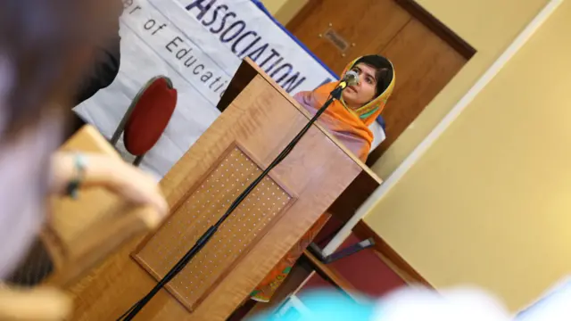 ملالہ نے اپیل کی کہ ہمیں دنیا کے ہر ایک بچے کی تعلیم کے حق میں متحد ہو جانا چاہئیے۔