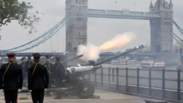 နိုင်ငံ တဝန်း မှာ လည်း တရက်ကြာ အထိမ်း အမှတ် ပွဲတွေကို ဆင်ယင် ကျင်းပ ခဲ့ကြ ပါတယ်