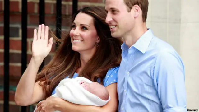 दुनिया को मिली ब्रितानी शाही बच्चे की झलक