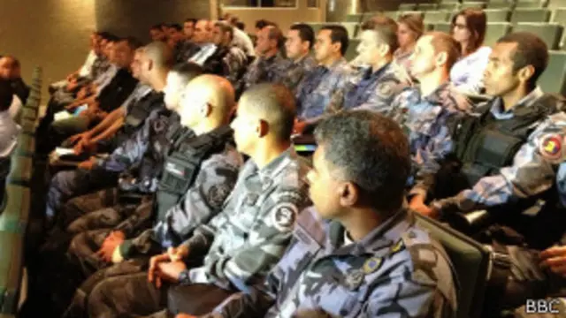 Membros da Tropa de Choque da polícia do Rio | Foto: BBC