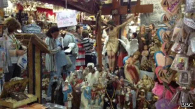 Loja de artigos religiosos em Aparecida (Paula A. Idoeta/BBC)