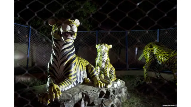 बेजान चिड़ियाघर