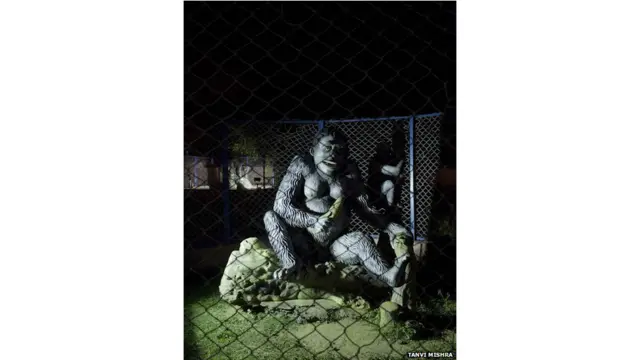 बेजान चिड़ियाघर