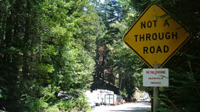 Entrada al Bohemian Grove