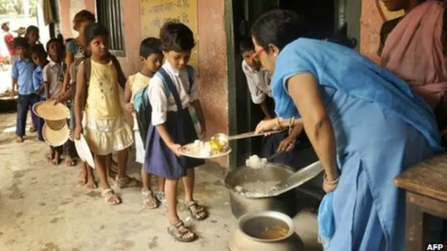 Pembagian makanan gratis