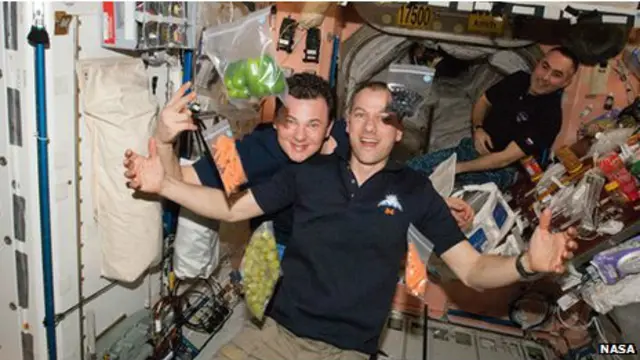 Tripulación de la NASA en el espacio