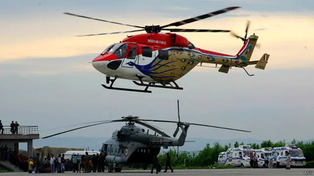 केदारनाथ में हेलीकॉप्टर गिरा