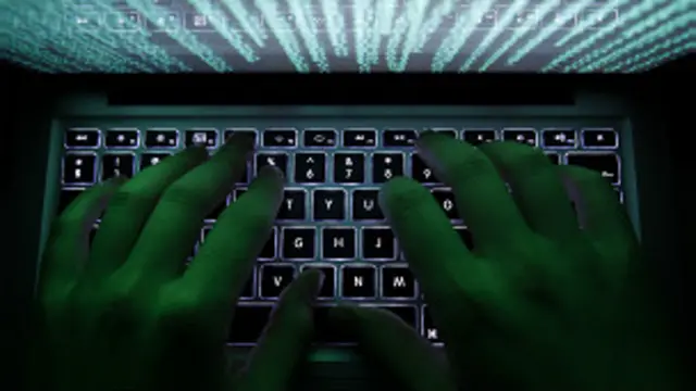 افغان حکومت د امريکې په مرسته بريښنايي زيرمو ته د قضايي او عدلي اسنادو لېږدول، هغه مهال اړين وبلل چې د کابل په څرخي پله زندان کې يو شمير زندانيانو له دې ادعا سره اعتصاب وکړ چې گواکې دوسيې يې تر ټاکلې مودې ډيرې ځنډيدلې دي.