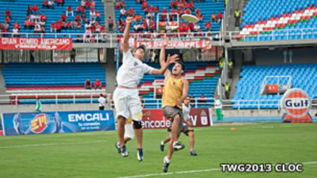 Juego de "disco volador" en el estadio Pascual Guerrero de Cali