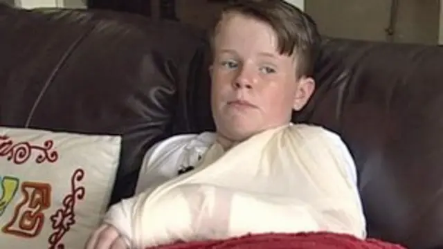 چارلی نے تکلیف کے باوجود پورا میچ دیکھا اور اس کے بعد ہسپتال گئے