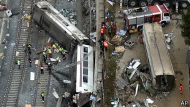 Vista del accidente de tren en Santiago de Compostela. 