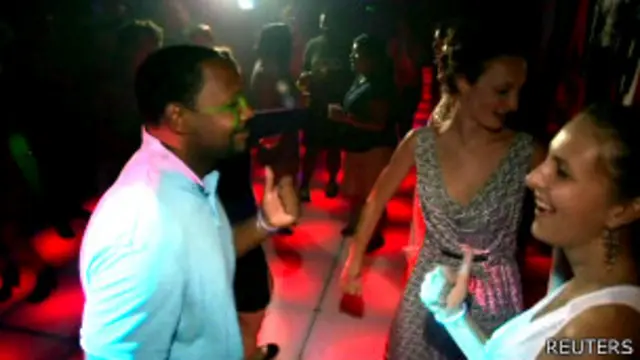 Para organizadores, dançar no almoço aumenta a produtividade no expediente