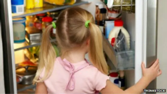 विशेषज्ञों का मामना है कि ज़्यादातर बच्चों की खानपान की आदतें माता-पिता की लापरवाही के कारण बिगड़ती हैं.