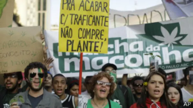 Passeata pela legalização da maconha em São Paulo, no dia 8 de junho de 2013 | Foto: AP