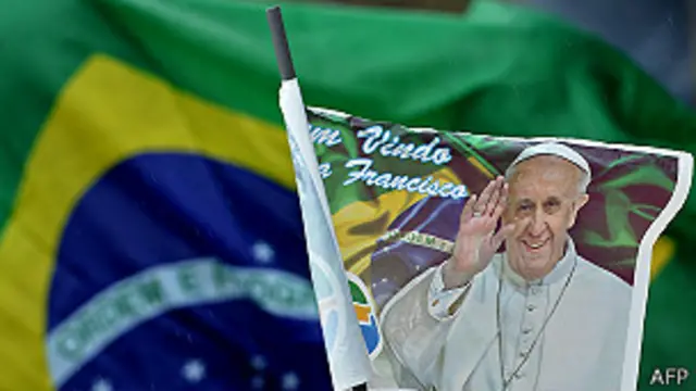 Cartel dándole la bienvenida al Papa a Varginha