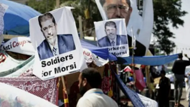 سابق صدر محمد مرسی کے حامی ان کی دوبارہ بحالی کا مطالبہ کر رہے ہیں