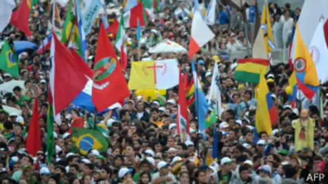 国际青年节民众迎接教皇