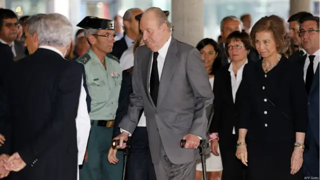 Los reyes de España visitaron el jueves 25 de julio a algunos de los supervivientes del accidente de tren en Santiago de Compostela.. 