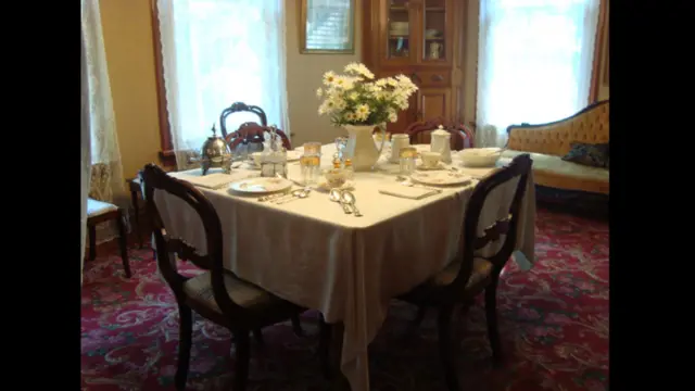 همینگوی در مجموع تا بیست سالگی در این خانه و چند خانه اطراف آن زندگی کرد.