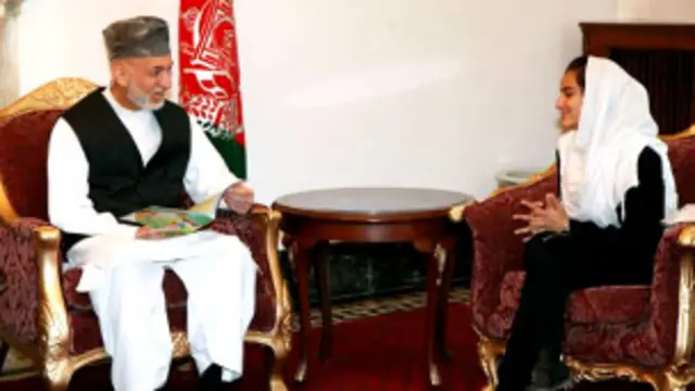 حامد کرزی رئیس جمهوری افغانستان از چاپ و نشر ماهنامه کودک افغان تقدیر کرد