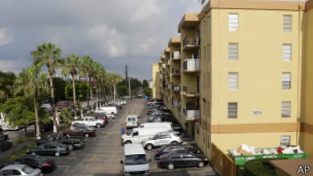 枪击案发生迈阿密北部的夏列市(Hialeah)一栋建筑内。