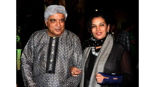 हाल ही में रिलीज़ हुई फिल्म 'इसक' के मुंबई में हुए प्रीमियर में मशहूर शायर और गीतकार जावेद अख्तर अपनी पत्नी और फिल्म अभिनेत्री शबाना आज़मी के साथ नज़र आए.